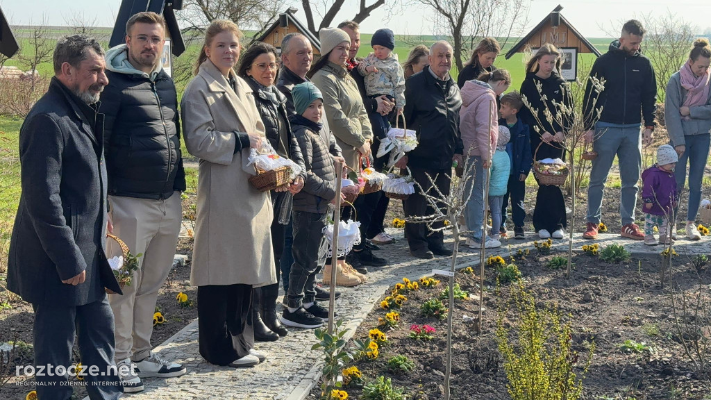 Święcenie pokarmów w parafii Dub
