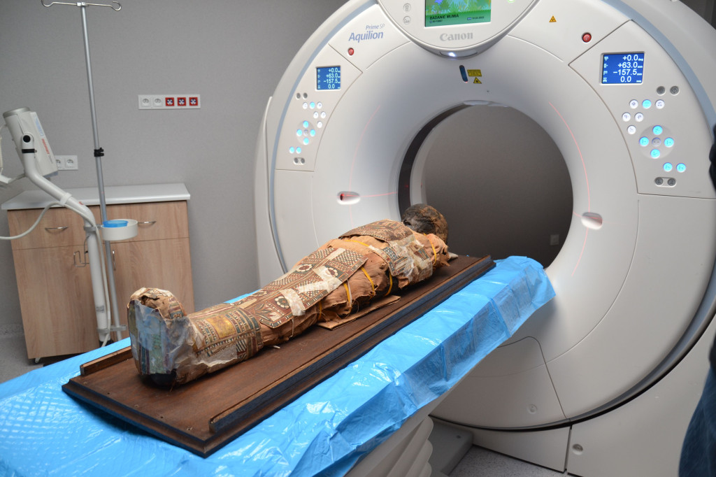 Egipska mumia pod lupą radiologów z Lublina