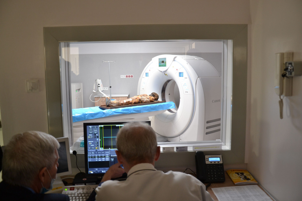 Egipska mumia pod lupą radiologów z Lublina