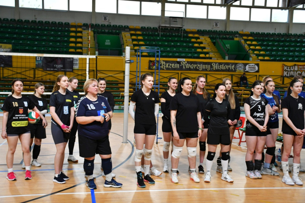 Charytatywny turniej siatkówki kobiet dla Tomka