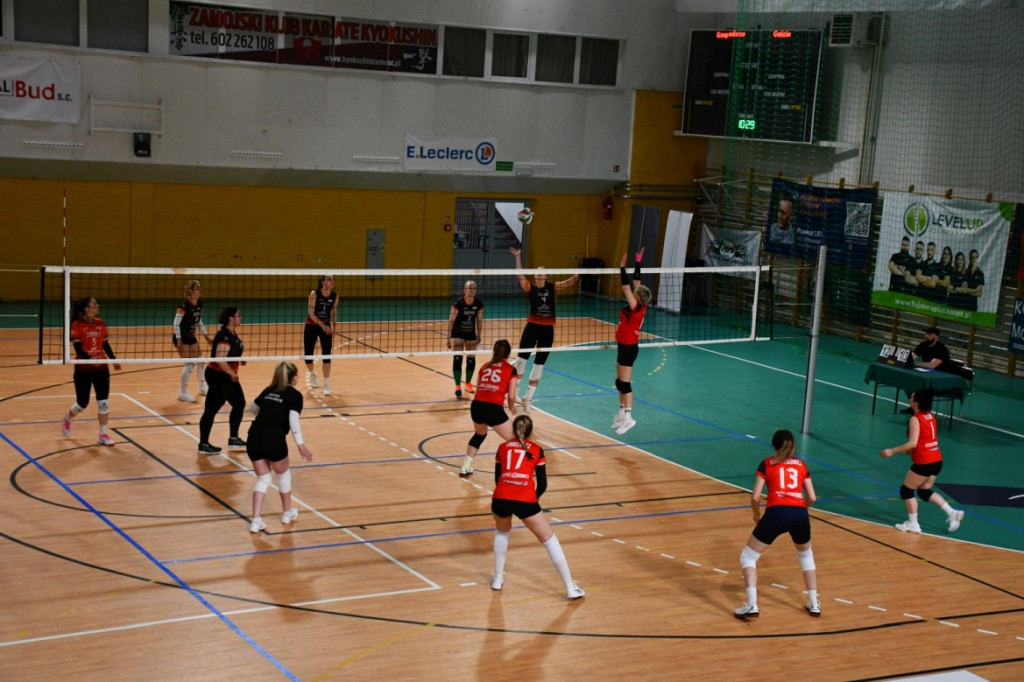 Charytatywny turniej siatkówki kobiet dla Tomka
