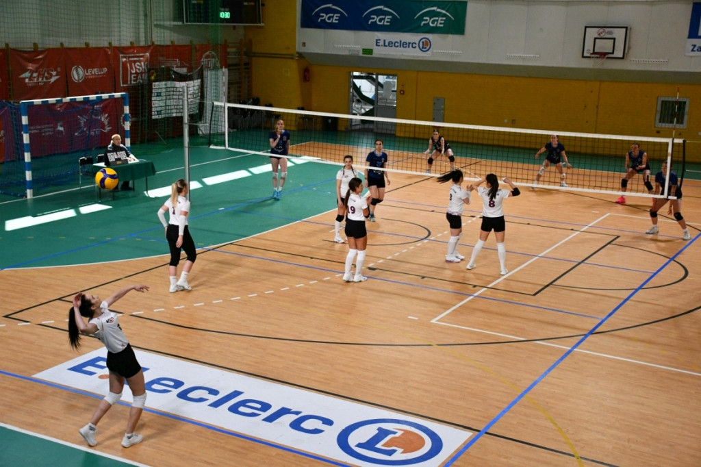 Charytatywny turniej siatkówki kobiet dla Tomka