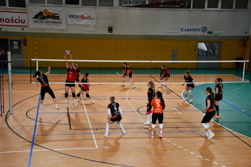 Charytatywny turniej siatkówki kobiet dla Tomka