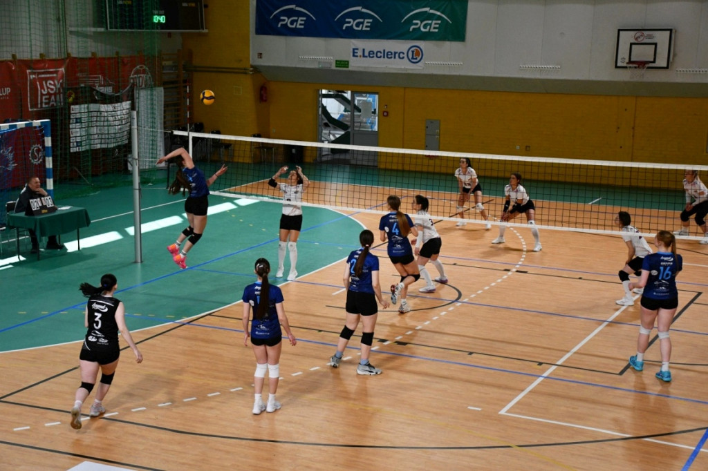 Charytatywny turniej siatkówki kobiet dla Tomka