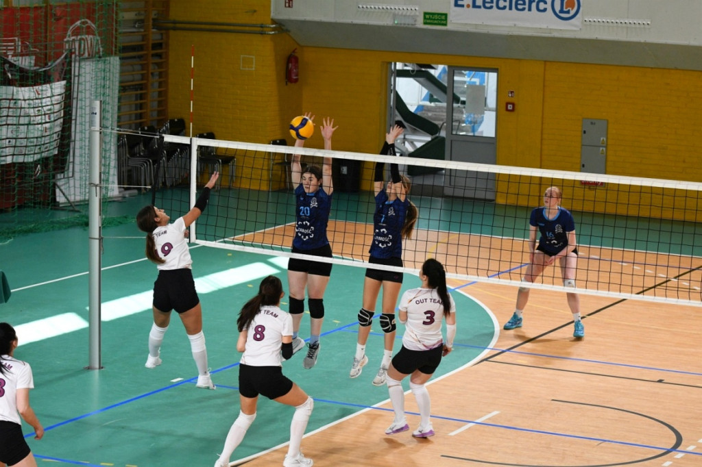 Charytatywny turniej siatkówki kobiet dla Tomka