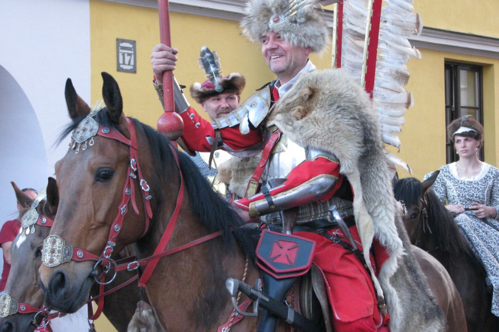 Zamość: Szturm Twierdzy 2017 - przemarsz wojsk ulicami Starego Miasta [ZDJĘCIA]