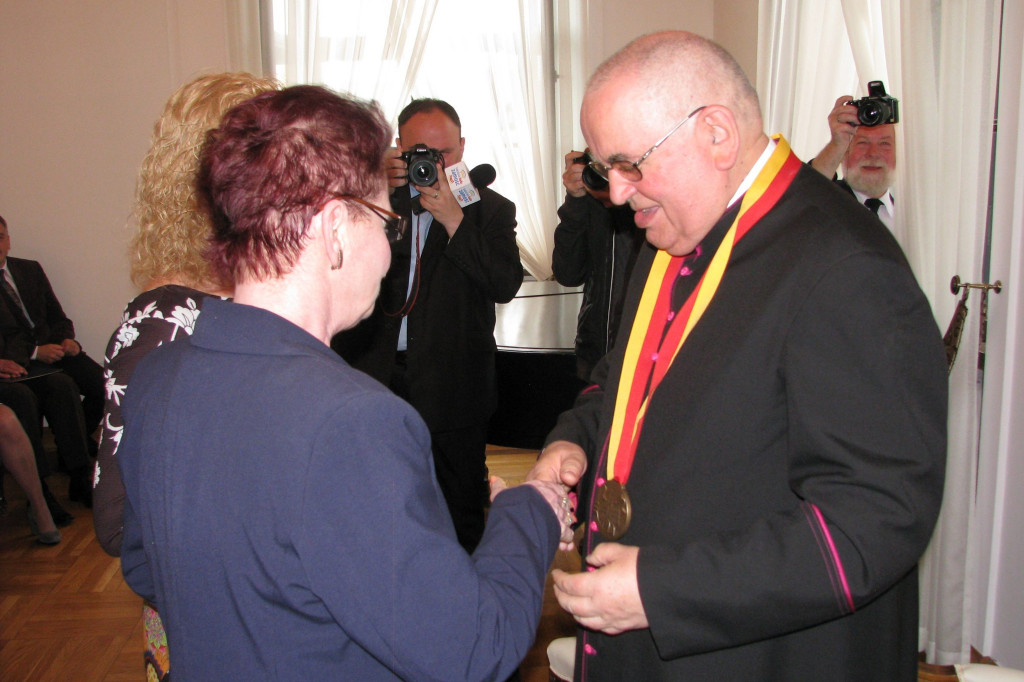 Zamość: Ks. Ciżmiński z medalem 