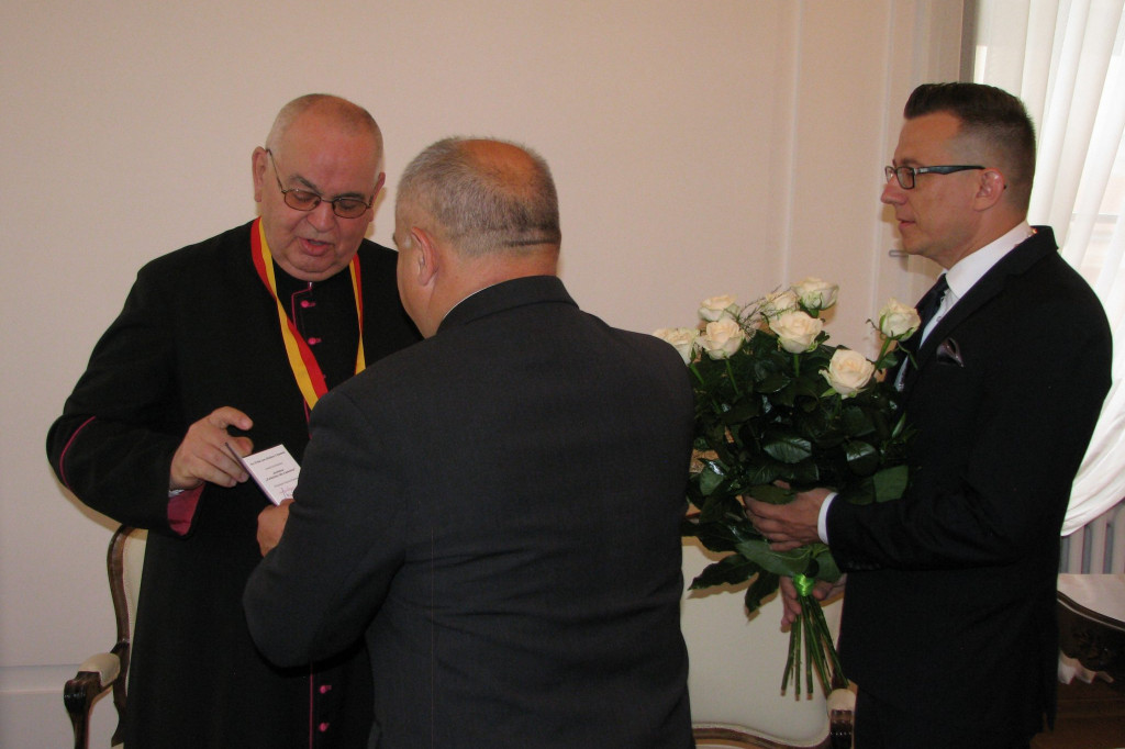 Zamość: Ks. Ciżmiński z medalem 