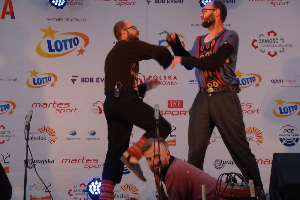 Zamość: Zabawa z kabaretem Łowcy.B [FOTO, VIDEO]