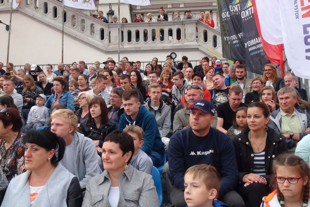 Zamość: Zabawa z kabaretem Łowcy.B [FOTO, VIDEO]