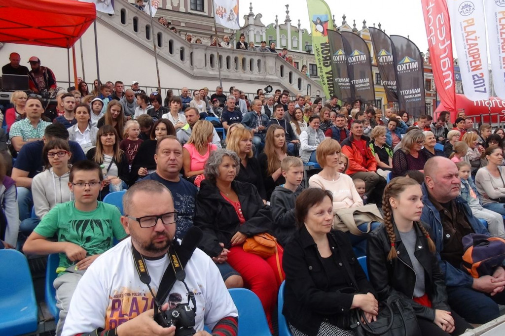 Zamość: Zabawa z kabaretem Łowcy.B [FOTO, VIDEO]