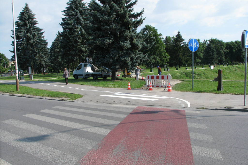 Zamość: Znaki na chodnikach
