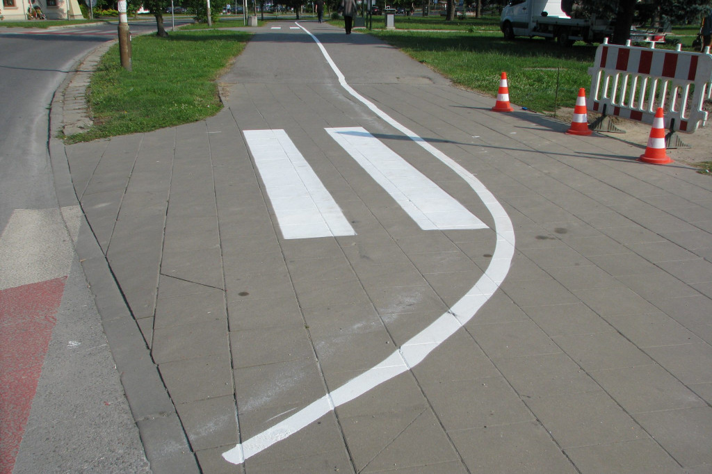 Zamość: Znaki na chodnikach