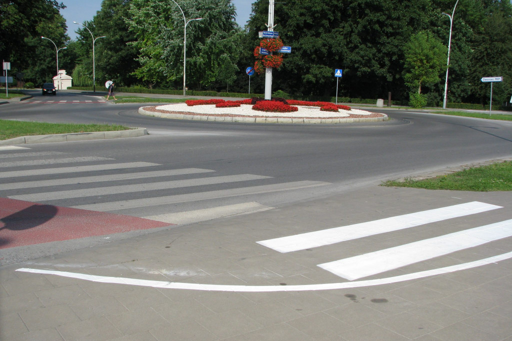 Zamość: Znaki na chodnikach
