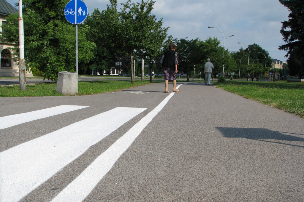 Zamość: Znaki na chodnikach