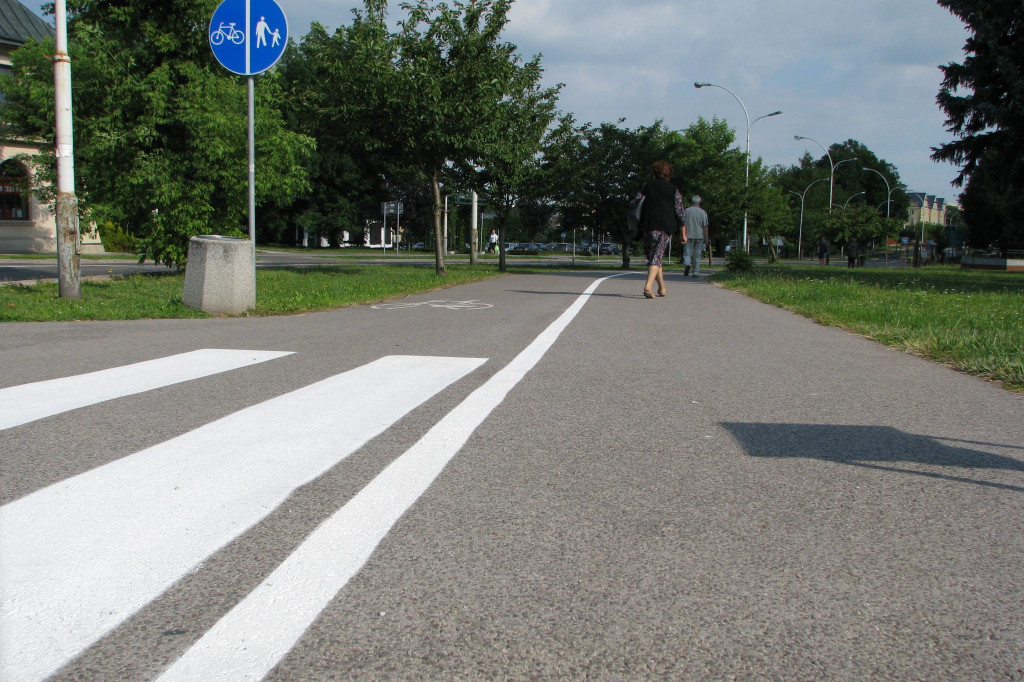 Zamość: Znaki na chodnikach