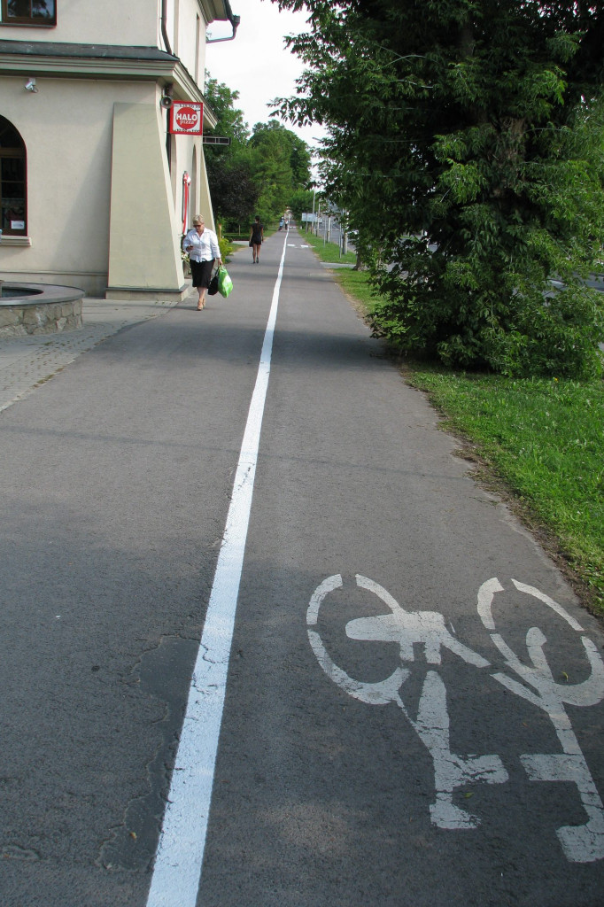Zamość: Znaki na chodnikach