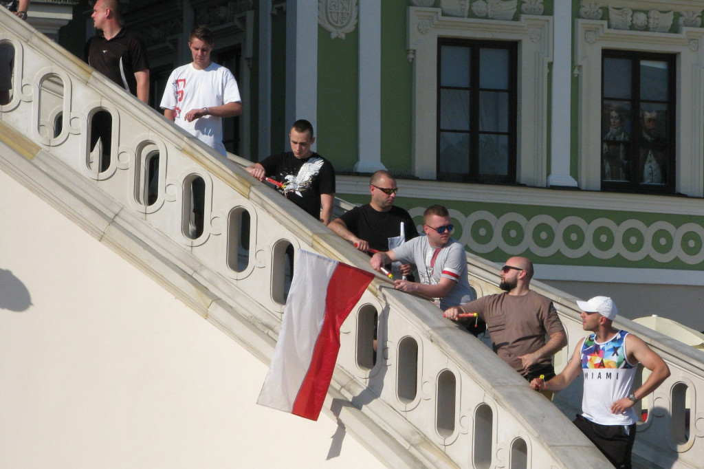 Zamość: Kibice  Hetmana oddali hołd Powstańcom Warszawskim