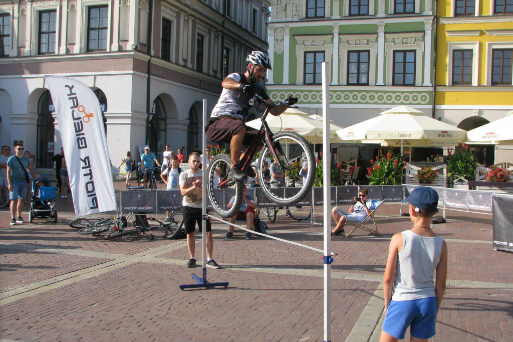 Zamość: Rowerowe akrobacje Piotra Bielaka [FOTO]