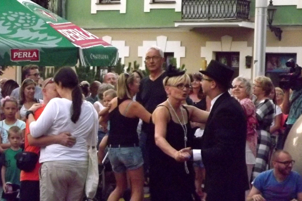 Zamość: Stylizowana Potańcówka na Rynku Wodnym [FOTO]