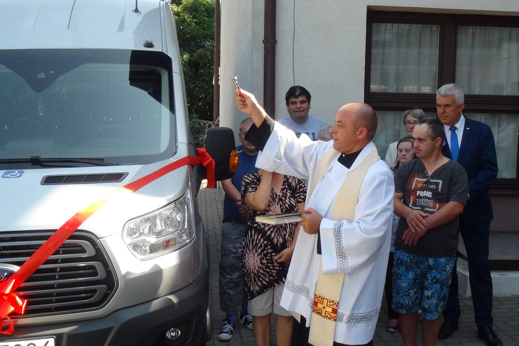 Zamość: Koło PSONI ma nowy autobus [FOTO, VIDEO]