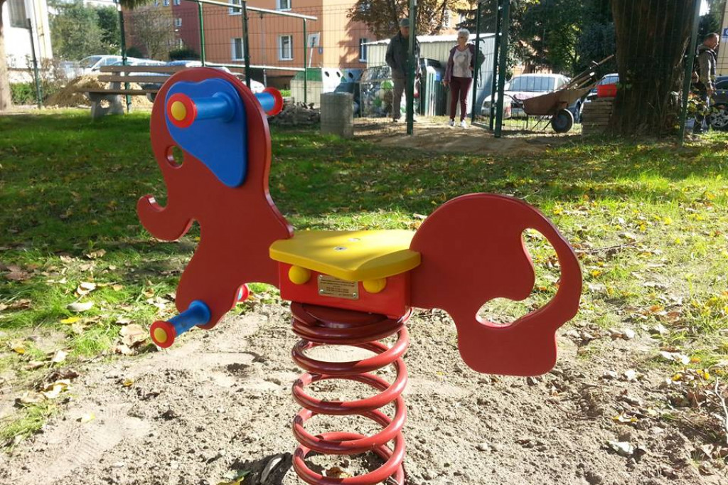 Zamość: Powstaje plac zabaw przy ul. Poniatowskiego [FOTO]