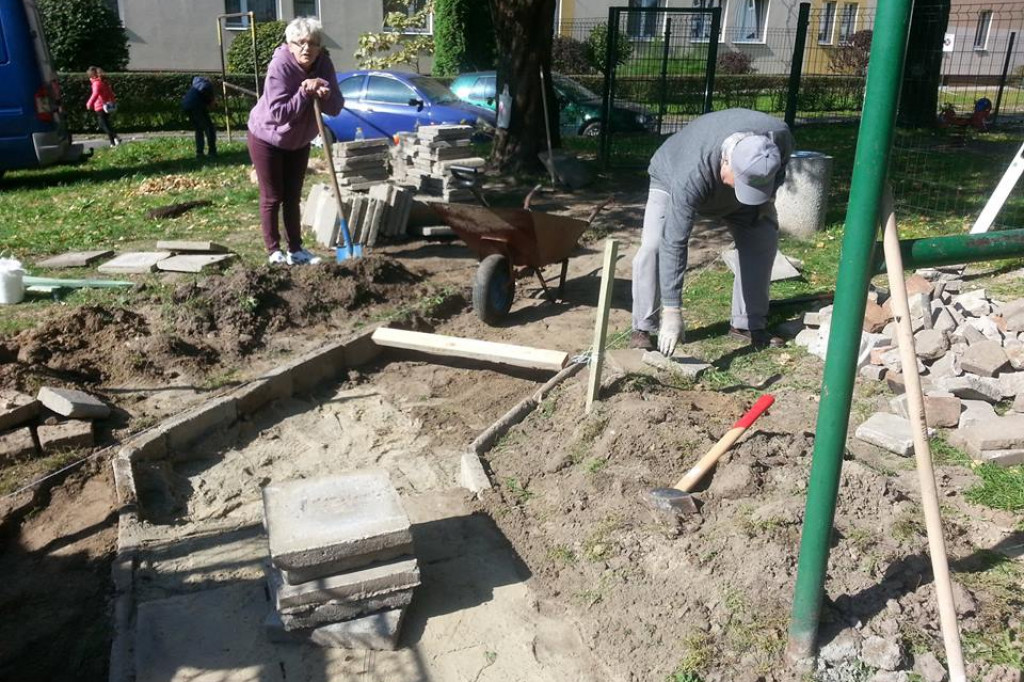 Zamość: Powstaje plac zabaw przy ul. Poniatowskiego [FOTO]