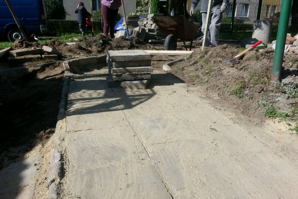 Zamość: Powstaje plac zabaw przy ul. Poniatowskiego [FOTO]