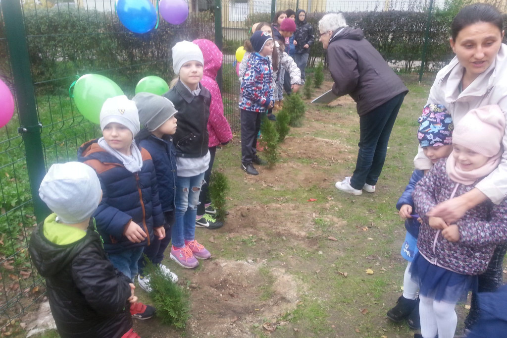 Zamość: Otwarto plac zabaw budowany w czynie społecznym