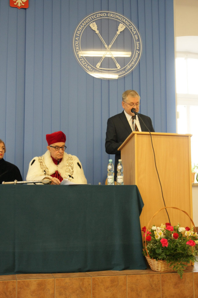 Zamość: Jubileuszowa inauguracja roku akademickiego w WSHE [FOTO]