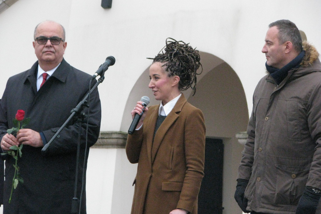 Zamość: Biało-czerwona flaga z 1000 róż [FOTO]