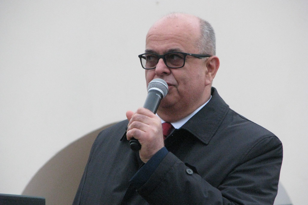 Zamość: Biało-czerwona flaga z 1000 róż [FOTO]