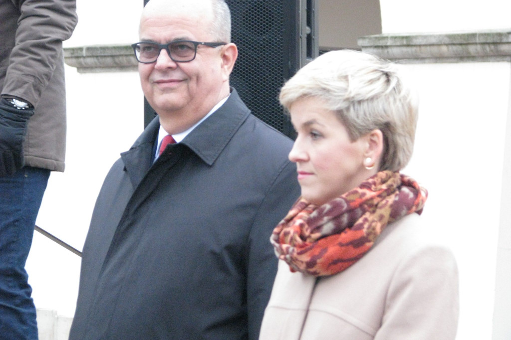 Zamość: Biało-czerwona flaga z 1000 róż [FOTO]