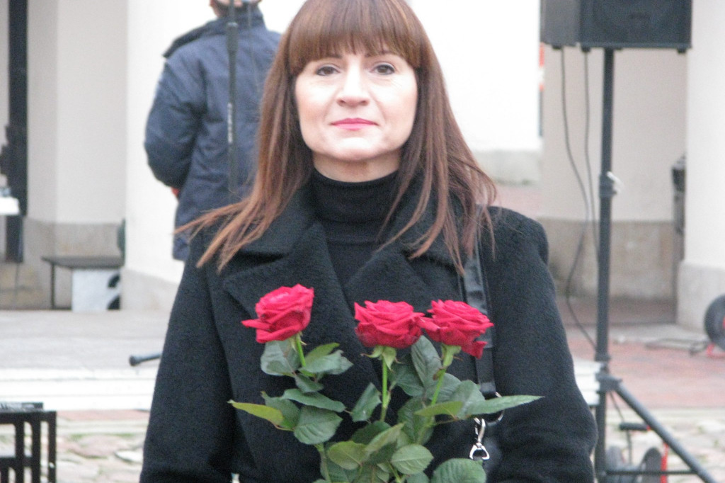 Zamość: Biało-czerwona flaga z 1000 róż [FOTO]