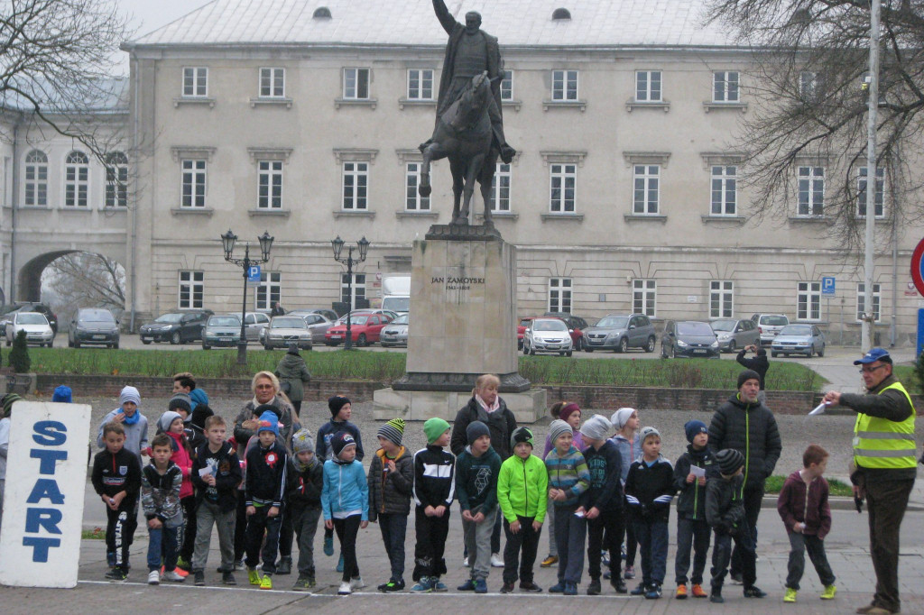 Zamość: Ruszył Bieg Listopadowy z okazji Święta Niepodległości [FOTO]