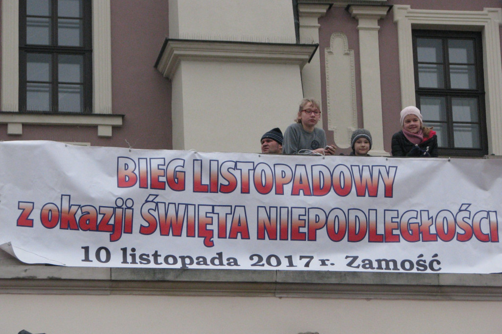 Zamość: Ruszył Bieg Listopadowy z okazji Święta Niepodległości [FOTO]