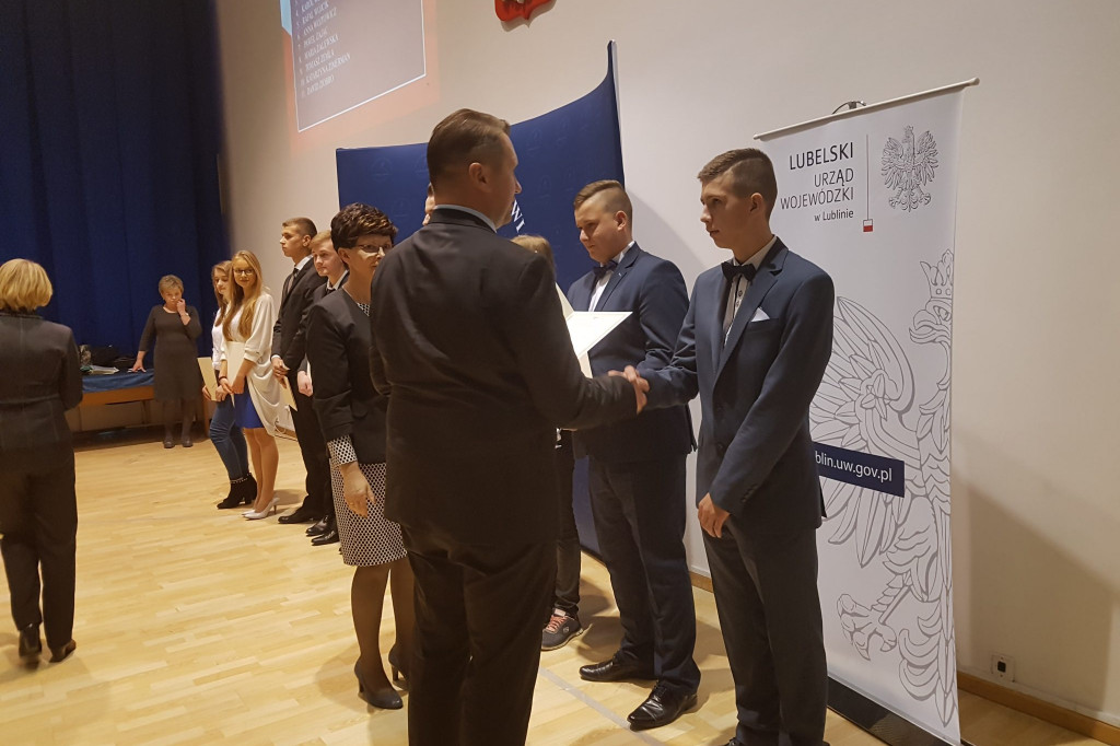 Zamość: Stypendyści Prezesa Rady Ministrów ZSP Nr 5