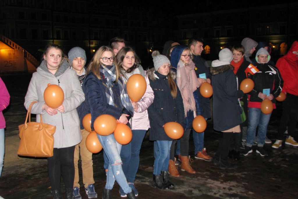 Zamość: Odważni wygrywają - ratusz na pomarańczowo [FOTO,VIDEO]