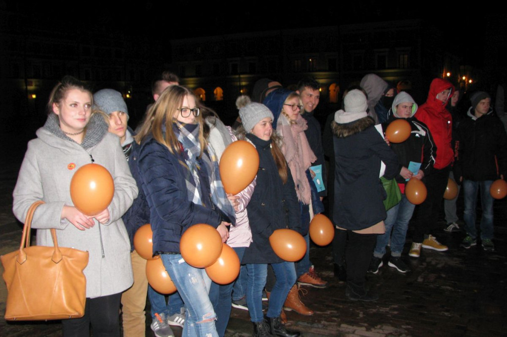 Zamość: Odważni wygrywają - ratusz na pomarańczowo [FOTO,VIDEO]