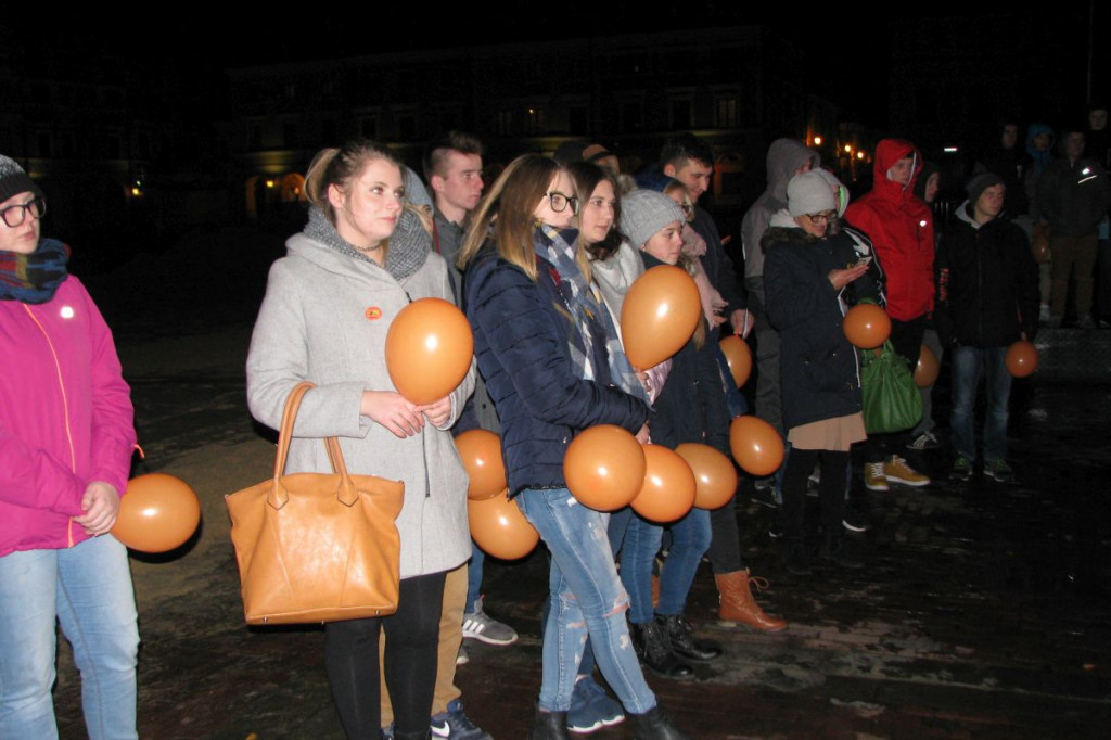 Zamość: Odważni wygrywają - ratusz na pomarańczowo [FOTO,VIDEO]