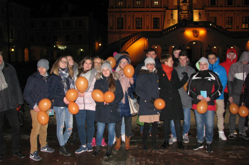 Zamość: Odważni wygrywają - ratusz na pomarańczowo [FOTO,VIDEO]