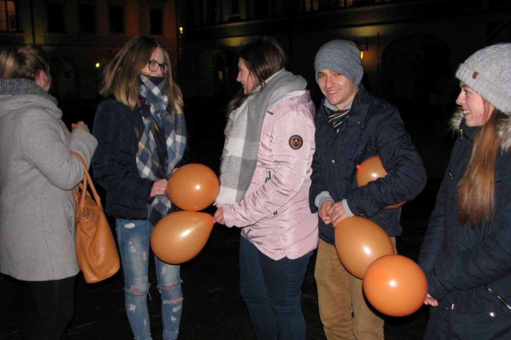 Zamość: Odważni wygrywają - ratusz na pomarańczowo [FOTO,VIDEO]