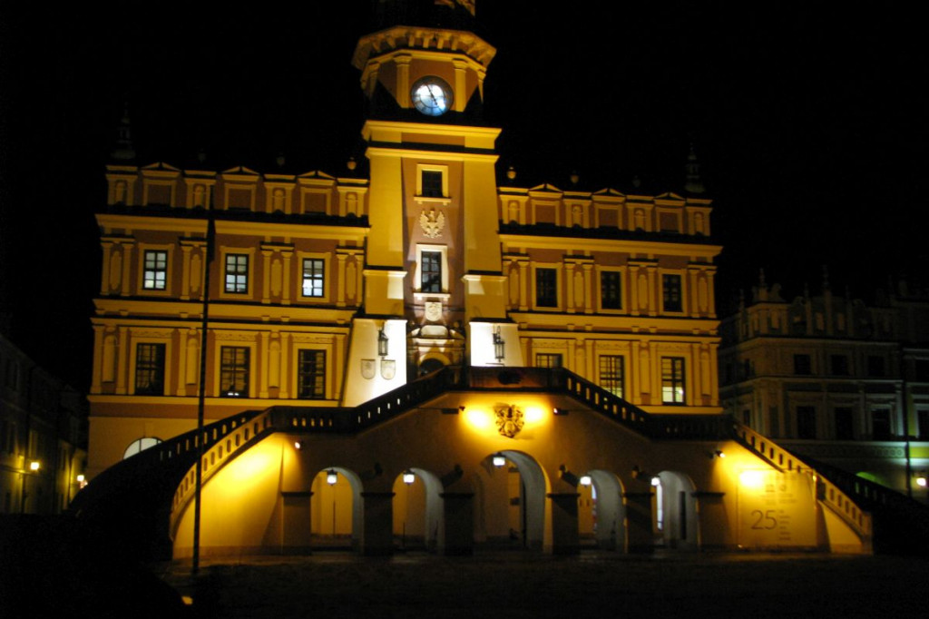 Zamość: Odważni wygrywają - ratusz na pomarańczowo [FOTO,VIDEO]