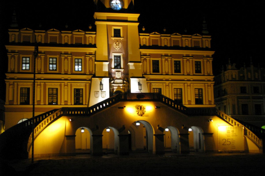 Zamość: Odważni wygrywają - ratusz na pomarańczowo [FOTO,VIDEO]