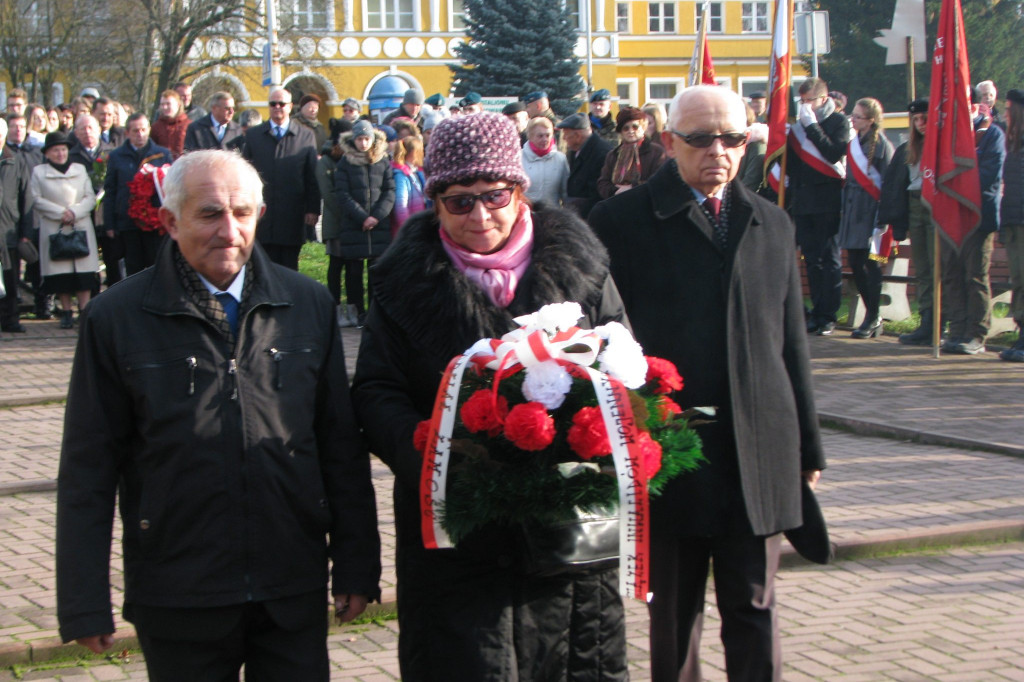 Zamość: 75. rocznica wysiedleń na Zamojszczyźnie - uroczystości pod Pomnikiem Ofiar Niemieckich Wysiedleń [FOTO]