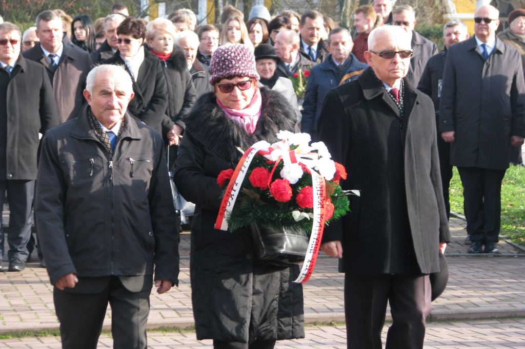 Zamość: 75. rocznica wysiedleń na Zamojszczyźnie - uroczystości pod Pomnikiem Ofiar Niemieckich Wysiedleń [FOTO]