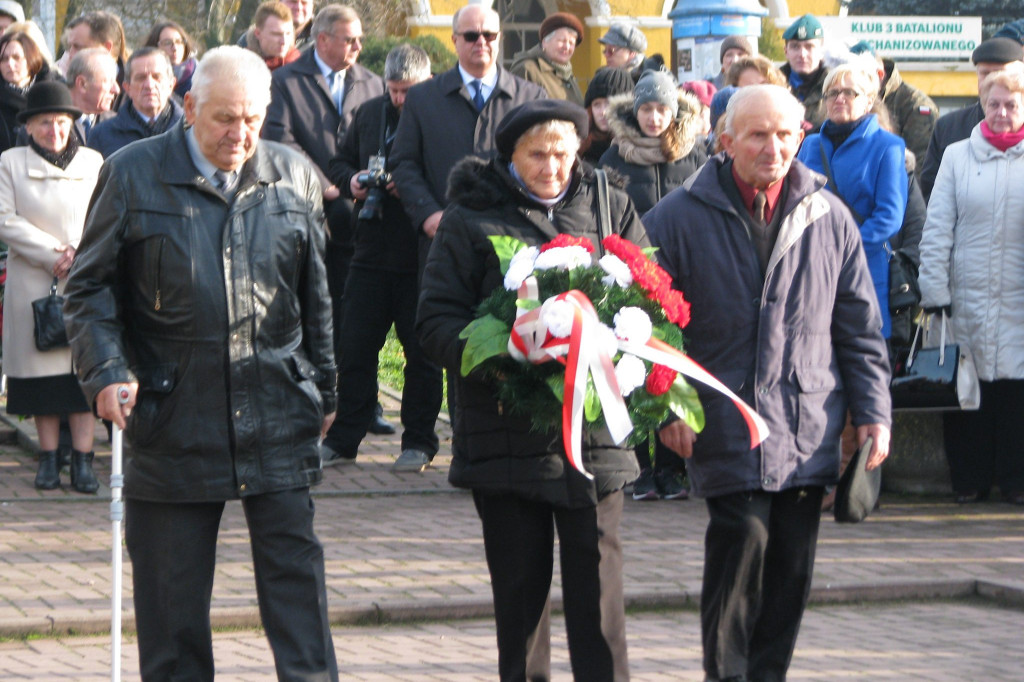 Zamość: 75. rocznica wysiedleń na Zamojszczyźnie - uroczystości pod Pomnikiem Ofiar Niemieckich Wysiedleń [FOTO]