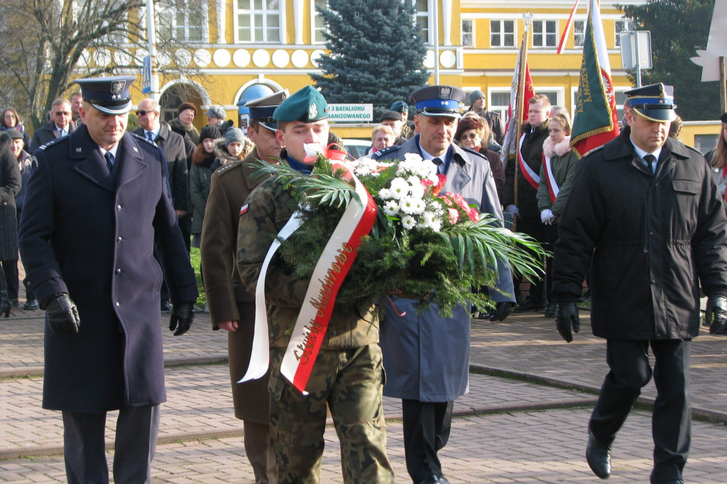 Zamość: 75. rocznica wysiedleń na Zamojszczyźnie - uroczystości pod Pomnikiem Ofiar Niemieckich Wysiedleń [FOTO]