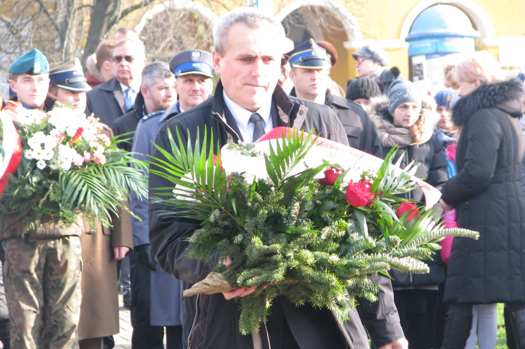 Zamość: 75. rocznica wysiedleń na Zamojszczyźnie - uroczystości pod Pomnikiem Ofiar Niemieckich Wysiedleń [FOTO]