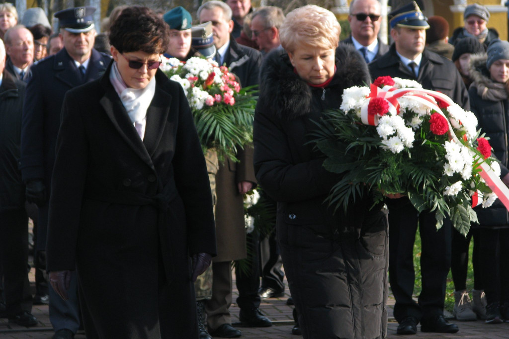Zamość: 75. rocznica wysiedleń na Zamojszczyźnie - uroczystości pod Pomnikiem Ofiar Niemieckich Wysiedleń [FOTO]